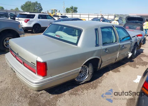 1997 Lincoln Town Car Executive z USA, uszkodzony, nr VIN 1LNLM81W8VY751886